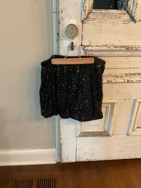 VENUS Black Sequin Off-Shoulder strapless top. NWT SZ L